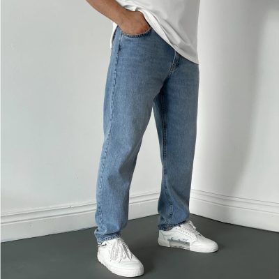Various styles of fashionable jeans (2)